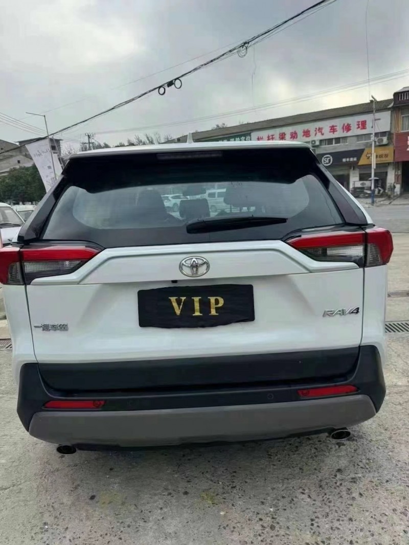 泰安23年豐田RAV4榮放8