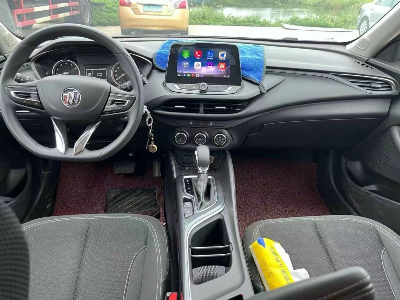 淮安22年别克威朗8