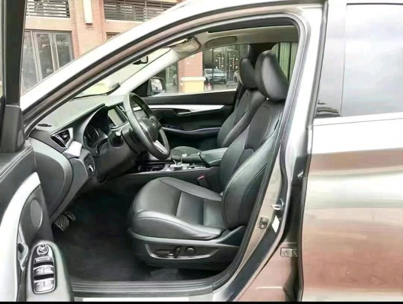 重慶20年英菲尼迪QX506