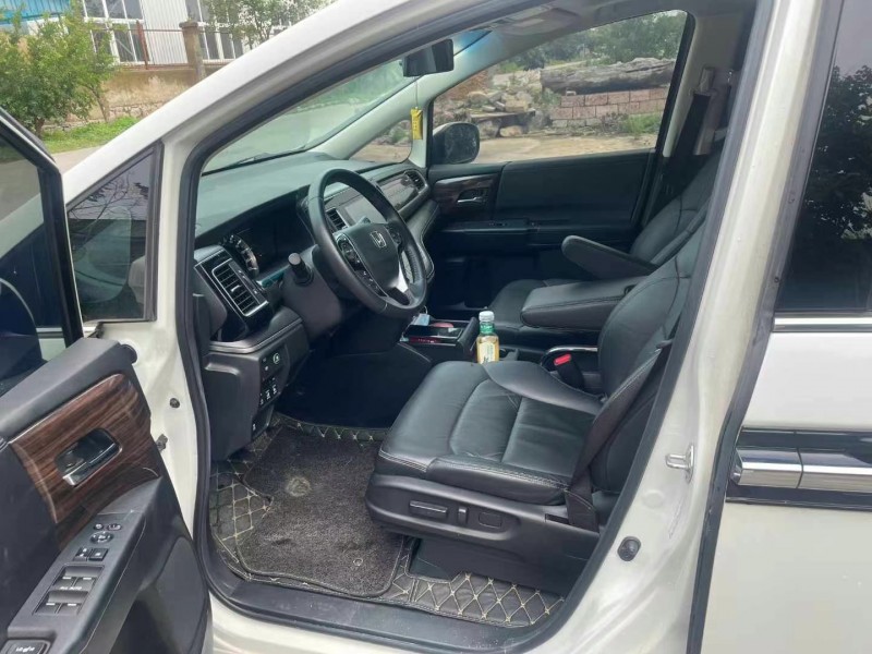 徐州18年本田艾力绅8