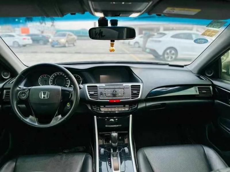 东莞18年本田雅阁3