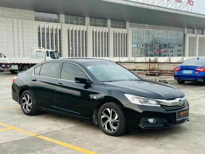 东莞18年本田雅阁4