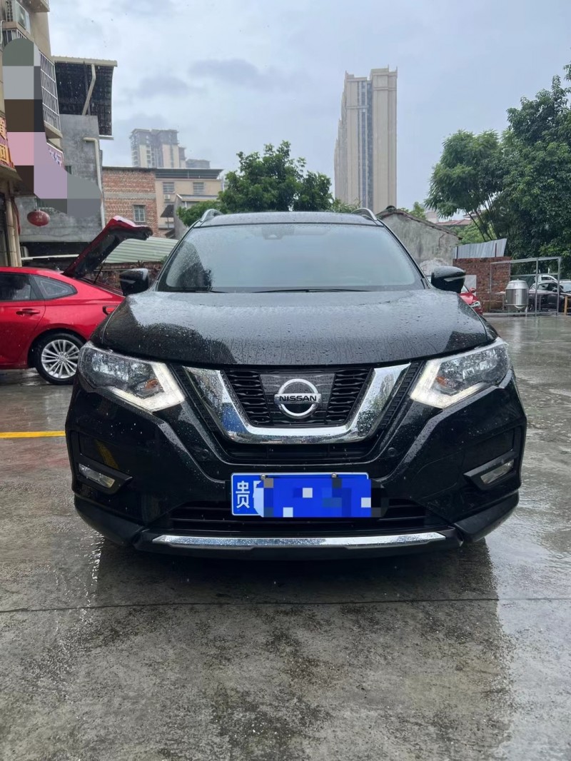 桂林20年日產奇駿1