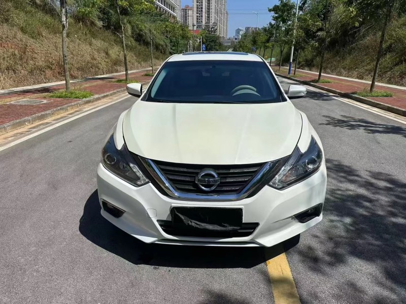 南寧18年日產天籟1