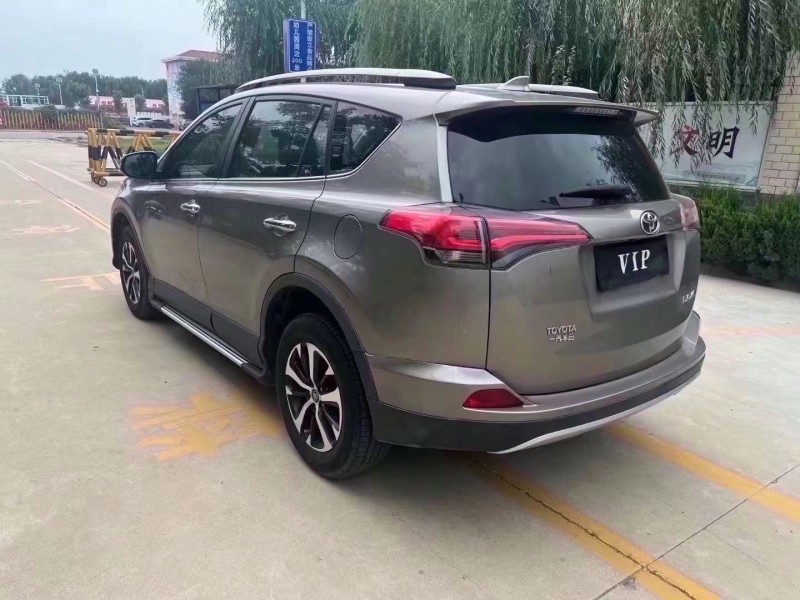 威海17年豐田RAV47