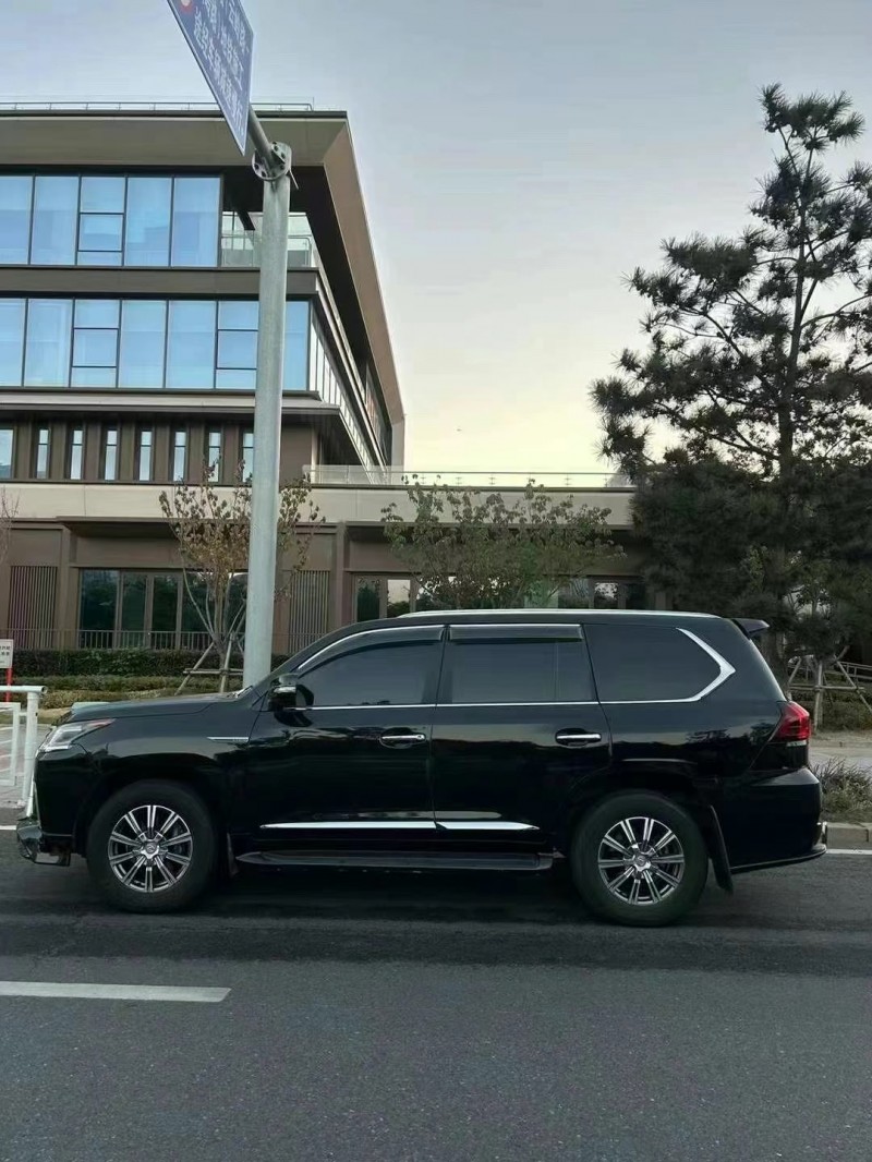 烟台12年雷克萨斯LX7