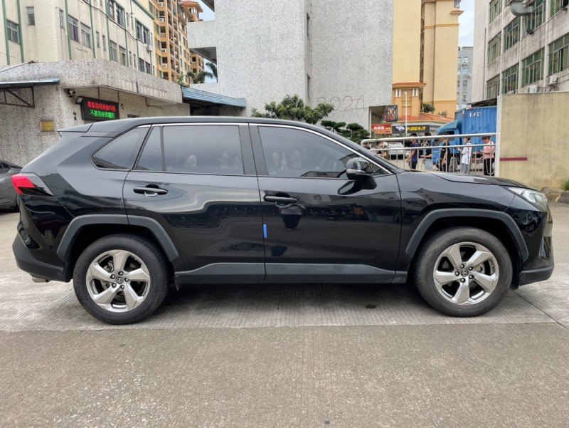 中山23年丰田RAV42