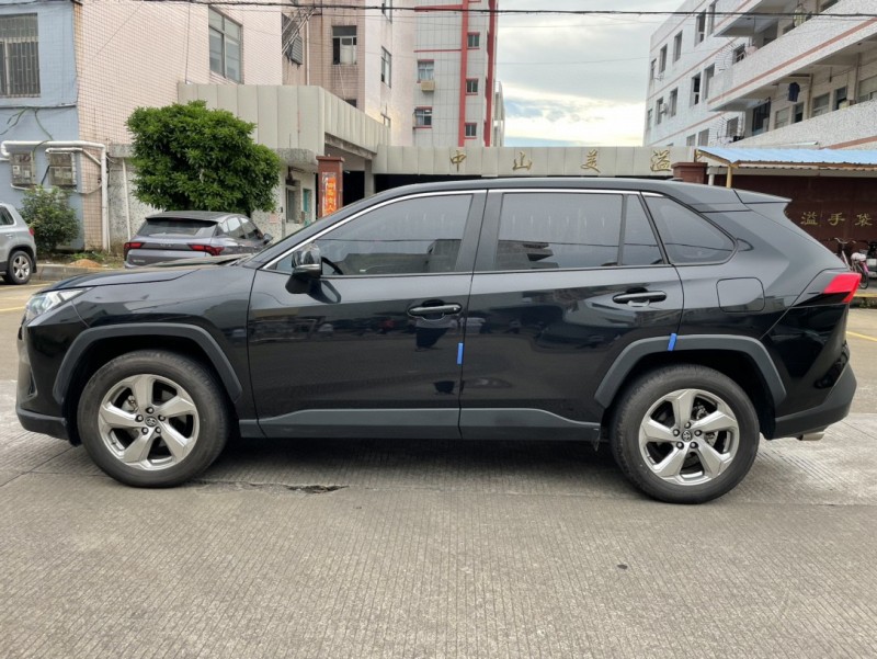 中山23年丰田RAV43