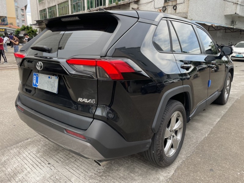 中山23年丰田RAV44