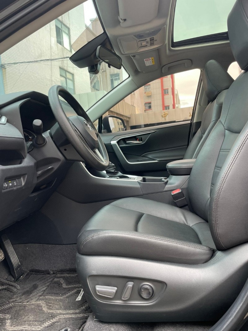 中山23年丰田RAV48