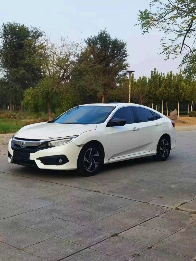 济宁17年本田思域2