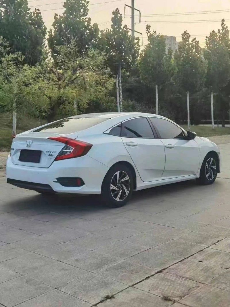 济宁17年本田思域8