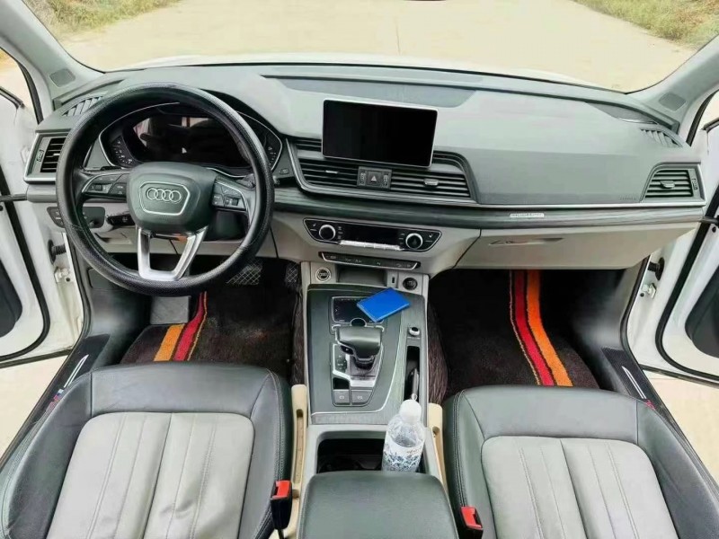 济宁19年奥迪Q58