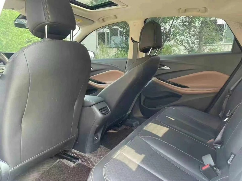 济宁22年别克威朗5