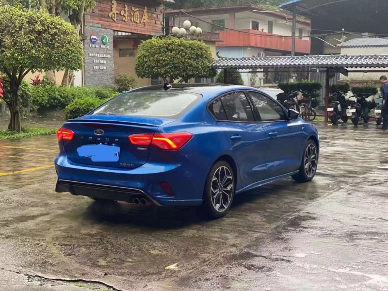 深圳20年福特福克斯8