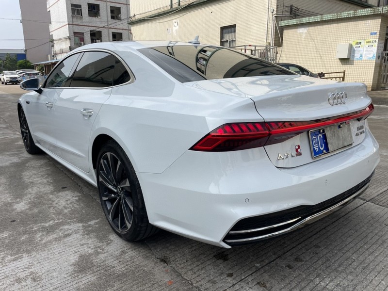 中山22年奥迪A7L5
