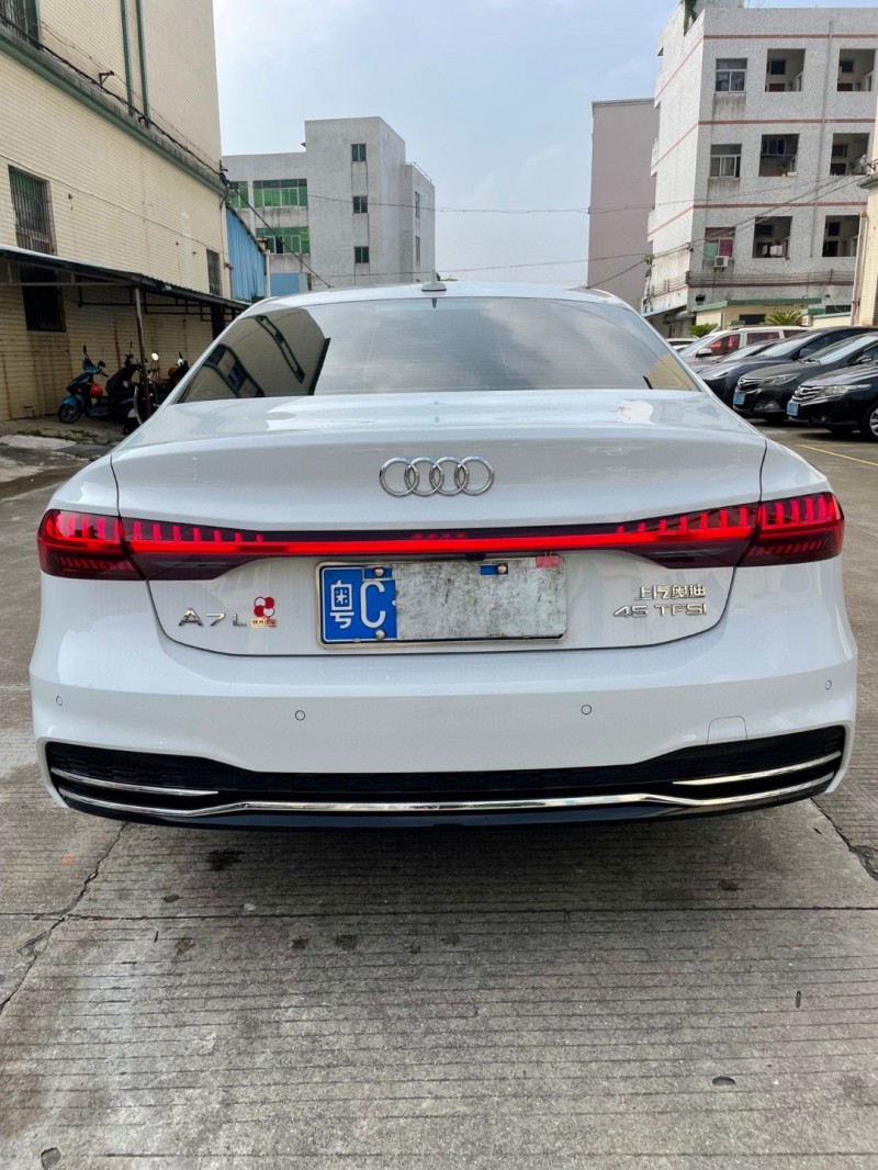 中山22年奥迪A7L9