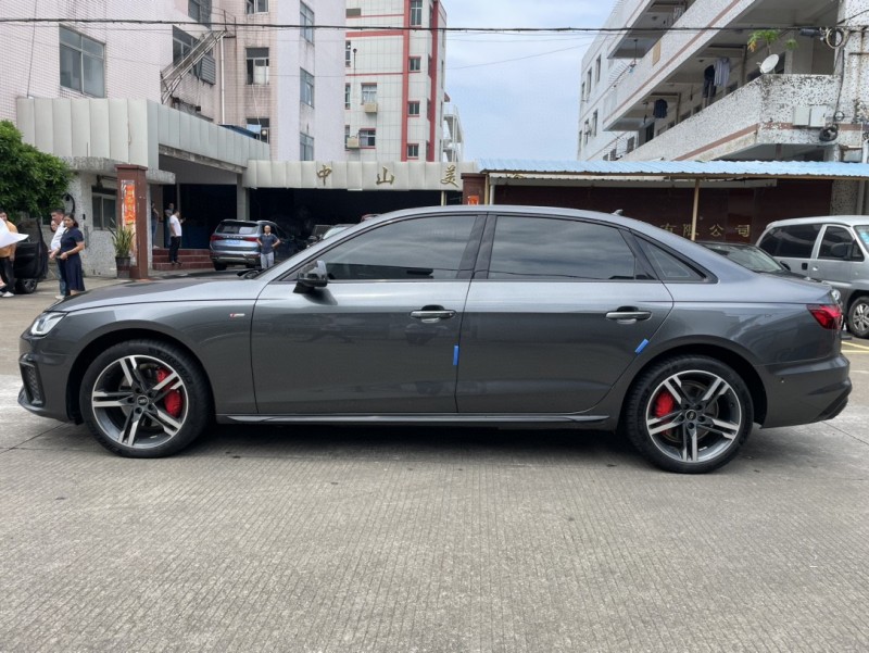 中山22年奥迪A4L3