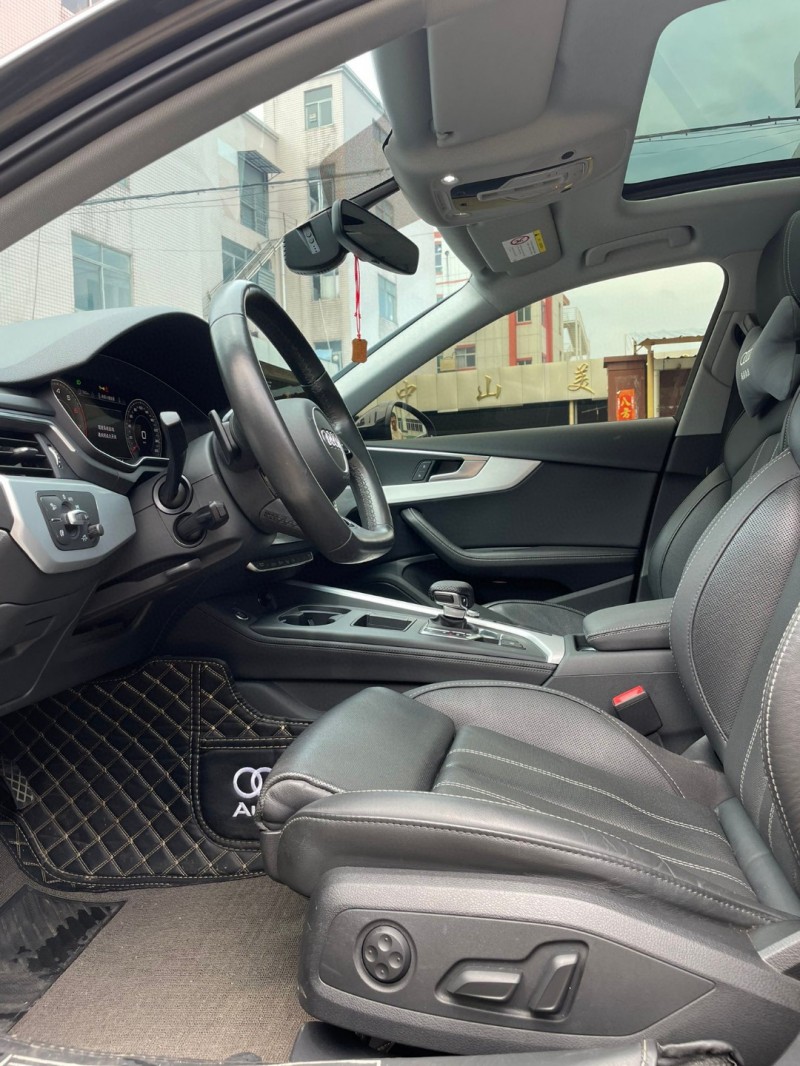 中山22年奥迪A4L8