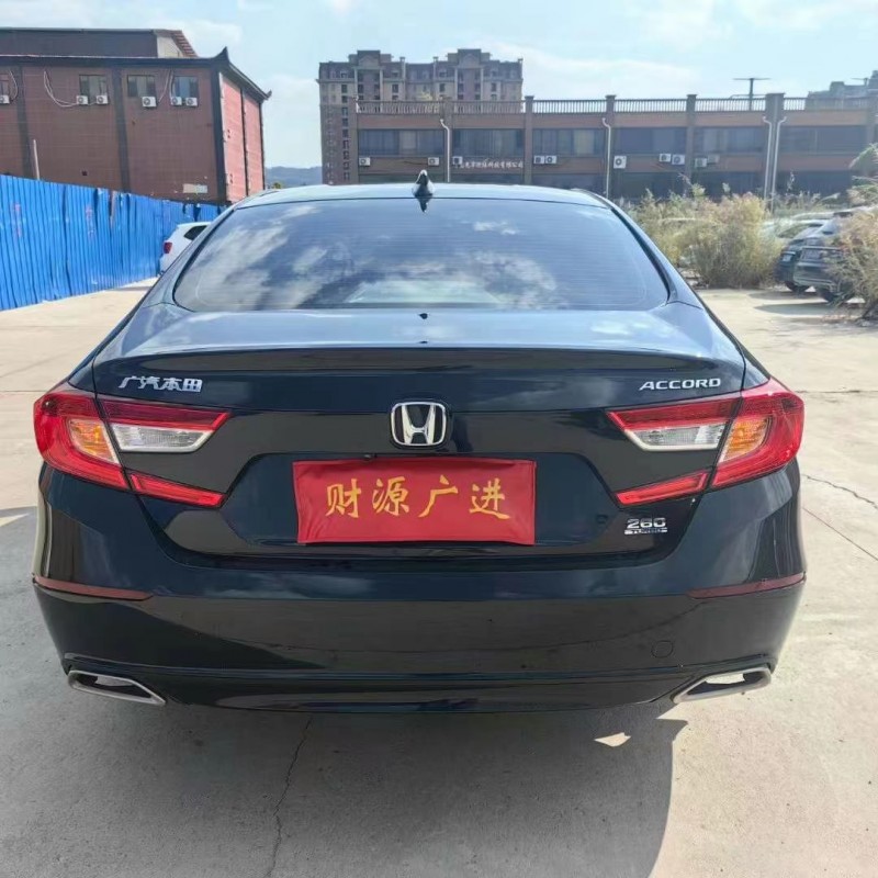 青岛12年本田雅阁2