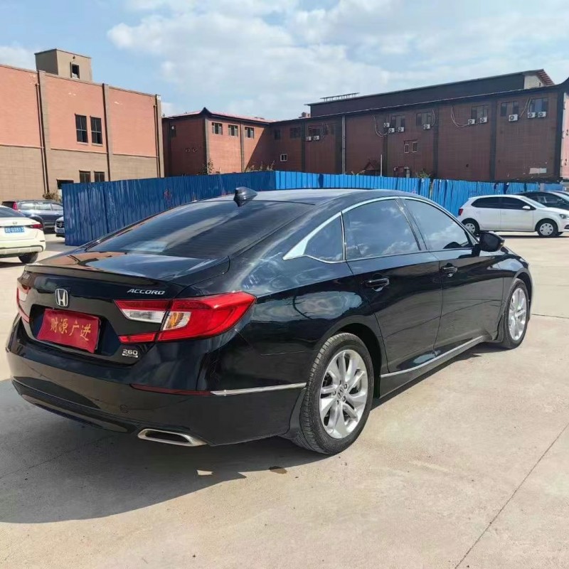 青岛12年本田雅阁6