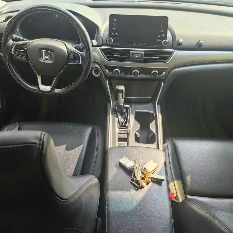 青岛12年本田雅阁8