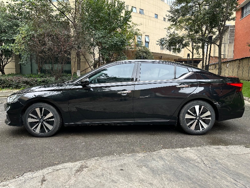 成都22年日产天籁3