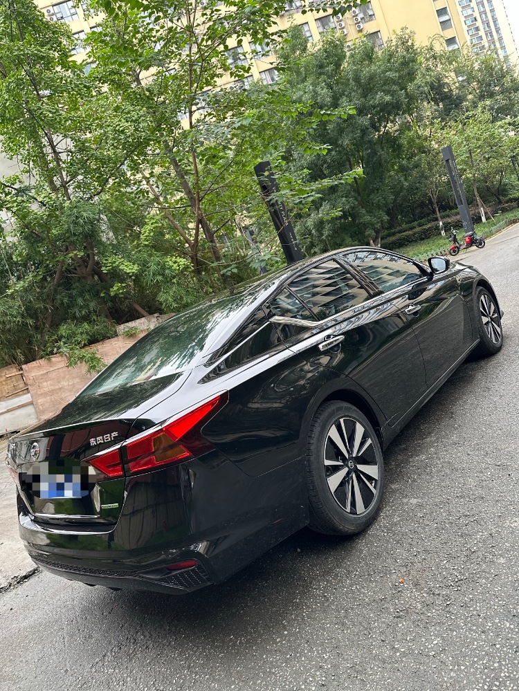 成都22年日产天籁8