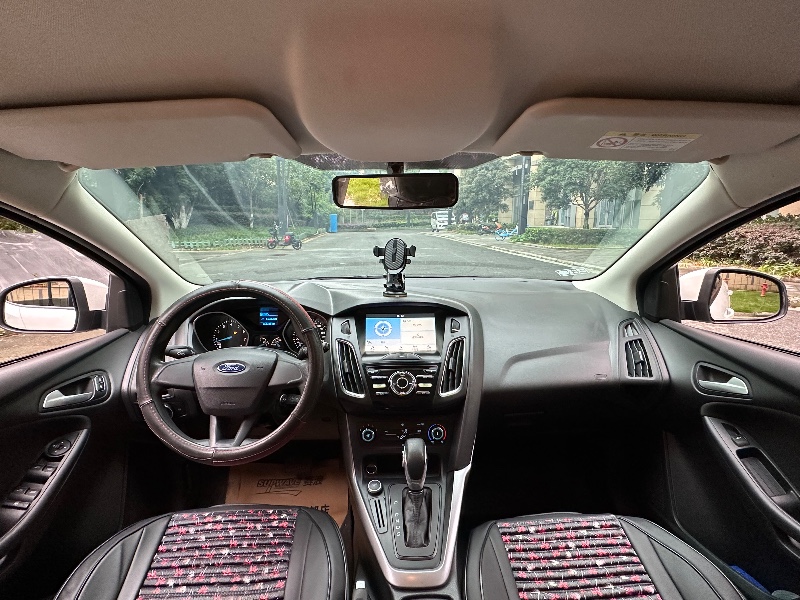 成都17年福特福克斯5