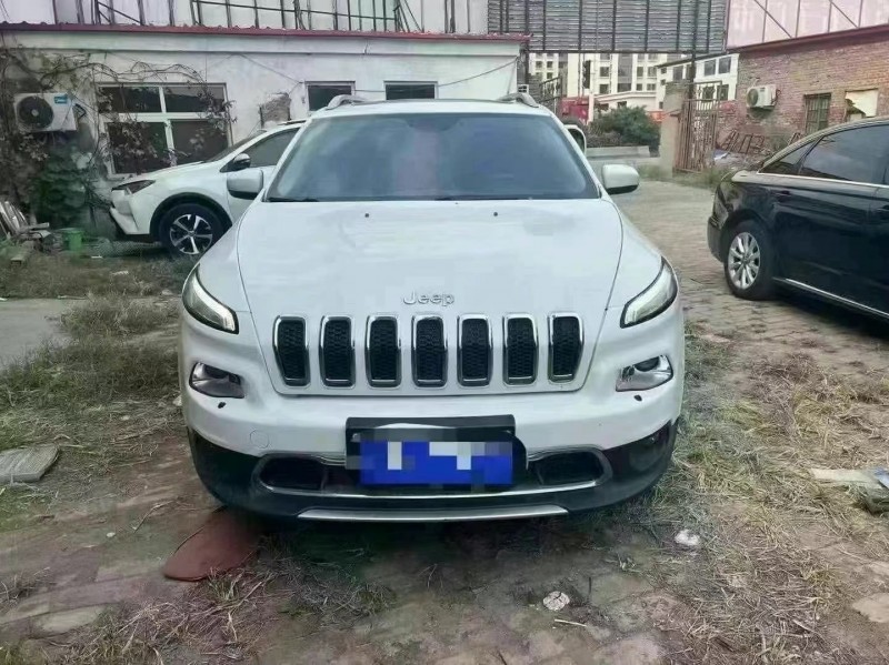 邢臺22年Jeep自由光1