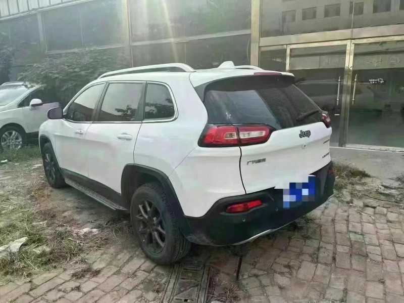 邢臺22年Jeep自由光3