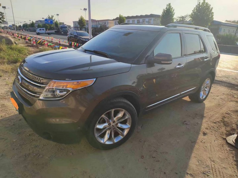 济宁15年福特探险者2