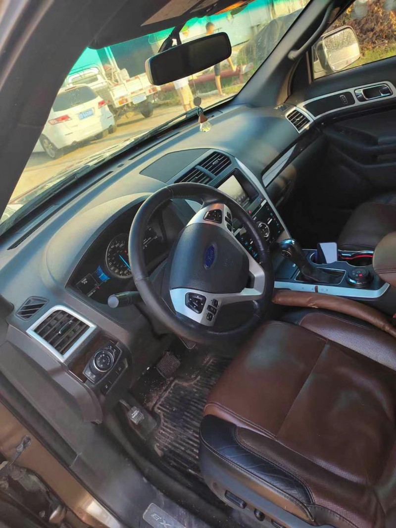 济宁15年福特探险者4