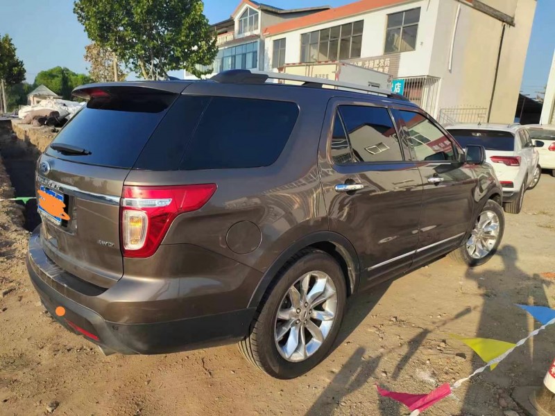 济宁15年福特探险者5