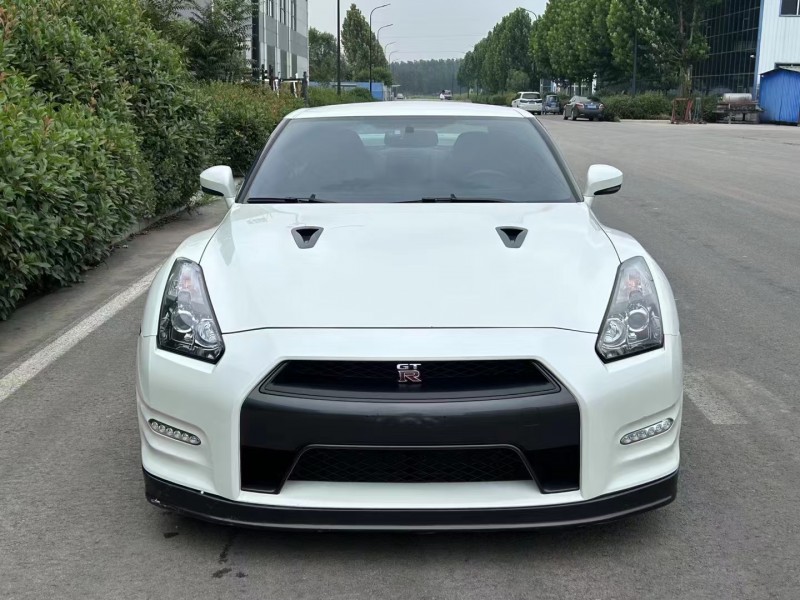 济宁14年日产GT-R1