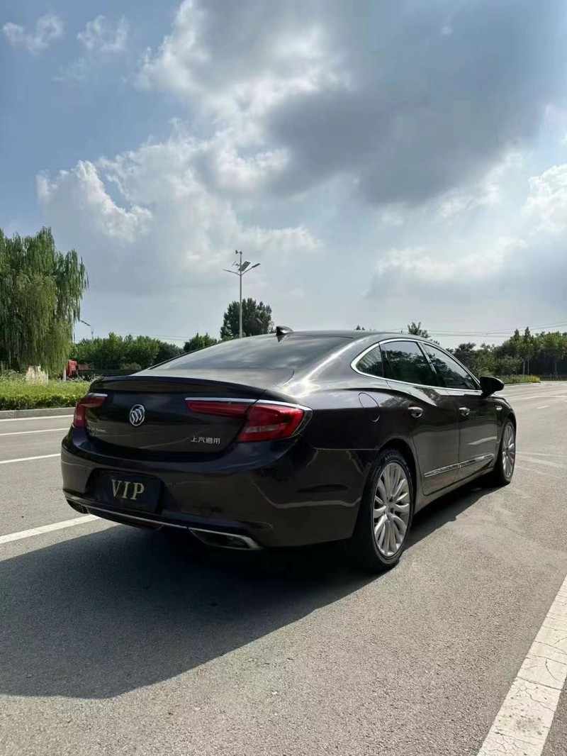 枣庄18年别克君越8