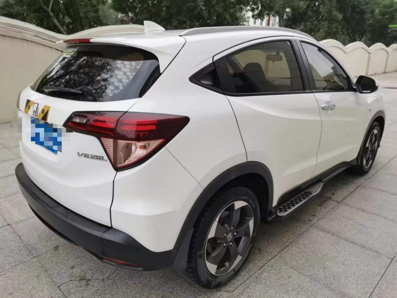 保定17年本田缤智8