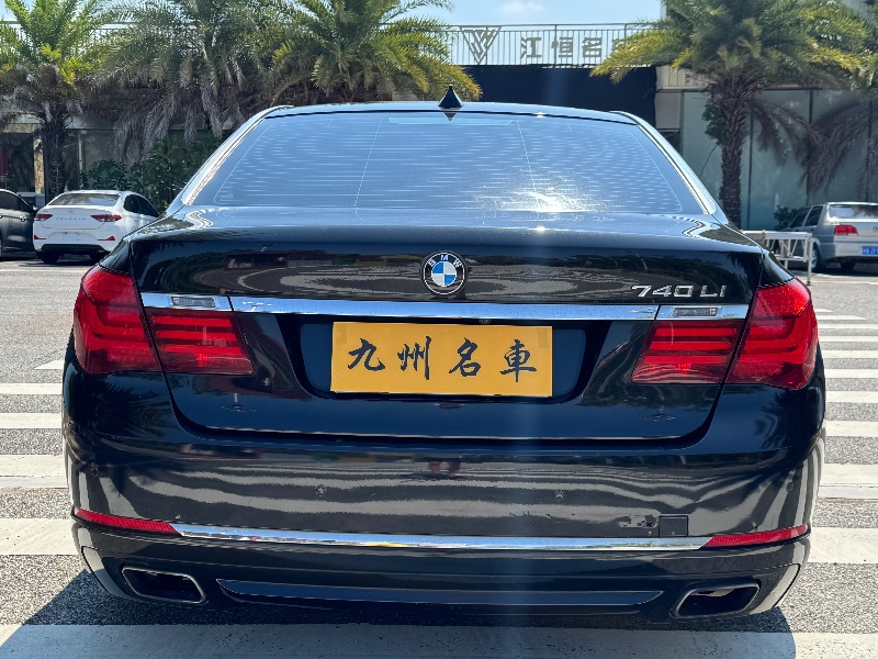 三亞13年寶馬7系8