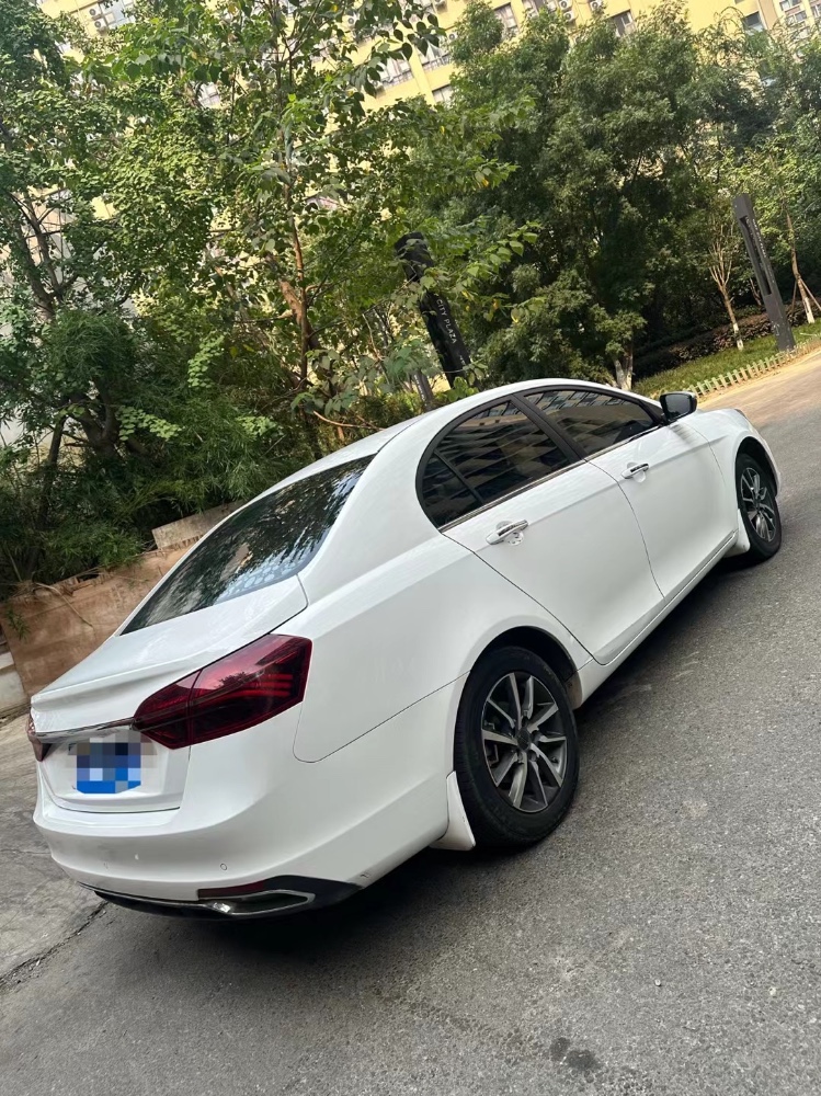 成都20年吉利帝豪8