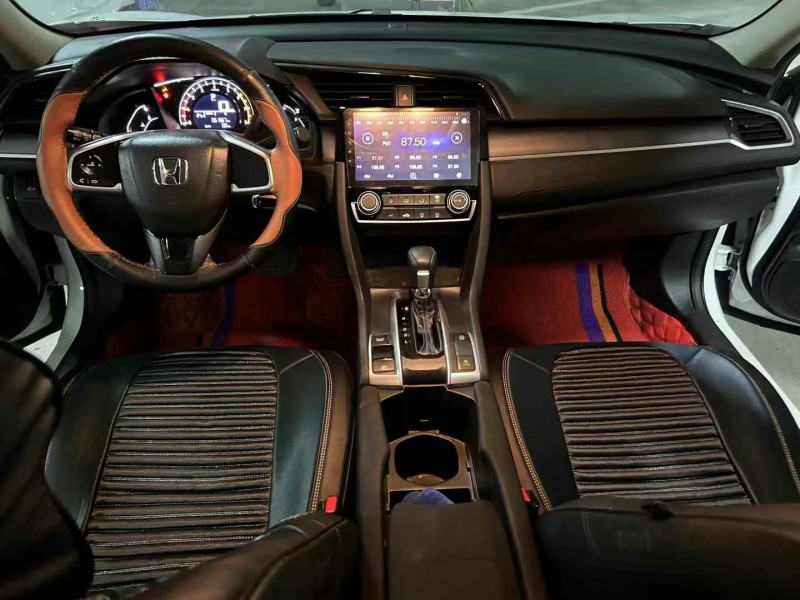 成都18年本田思域5