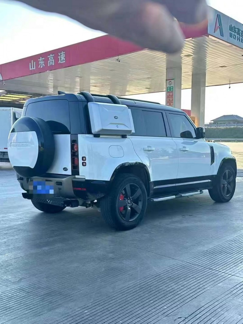 保定23年路虎卫士2