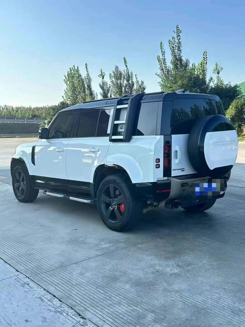 保定23年路虎卫士3