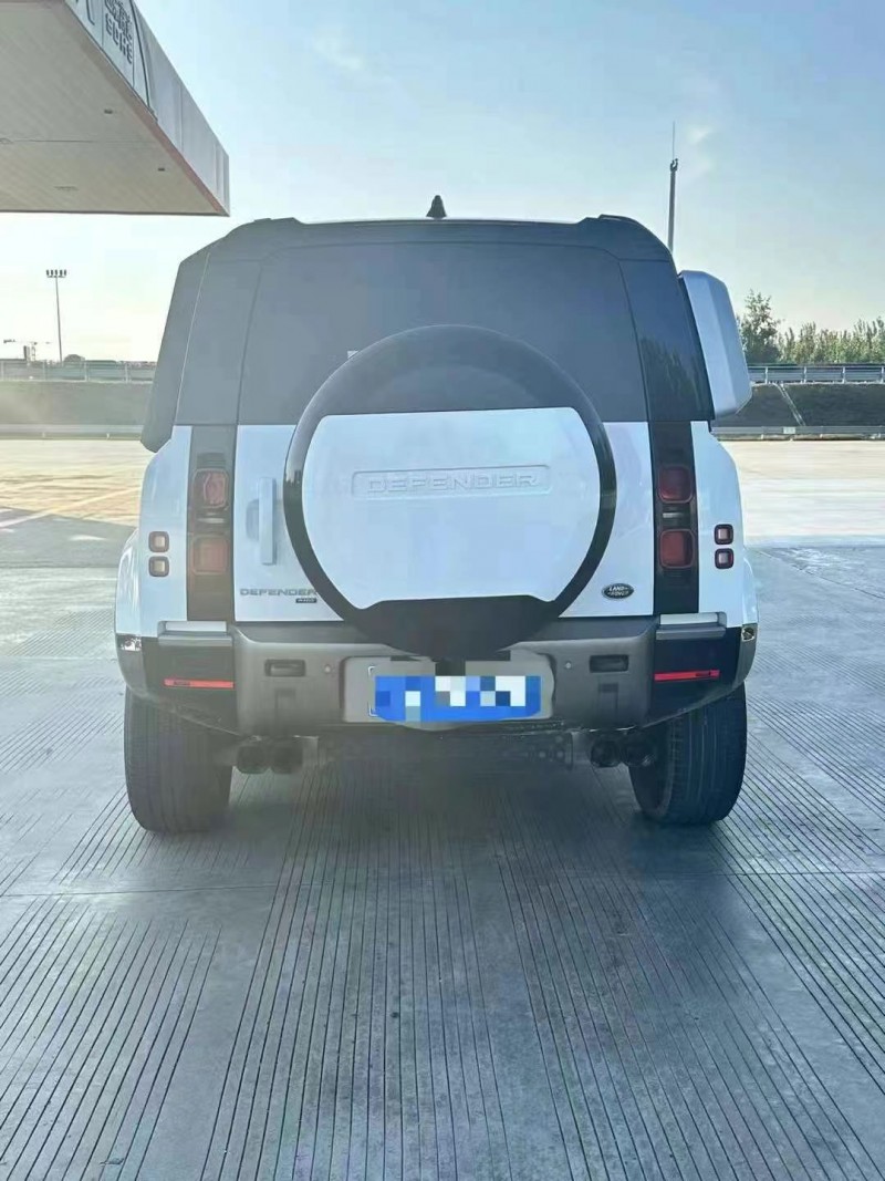 保定23年路虎卫士4