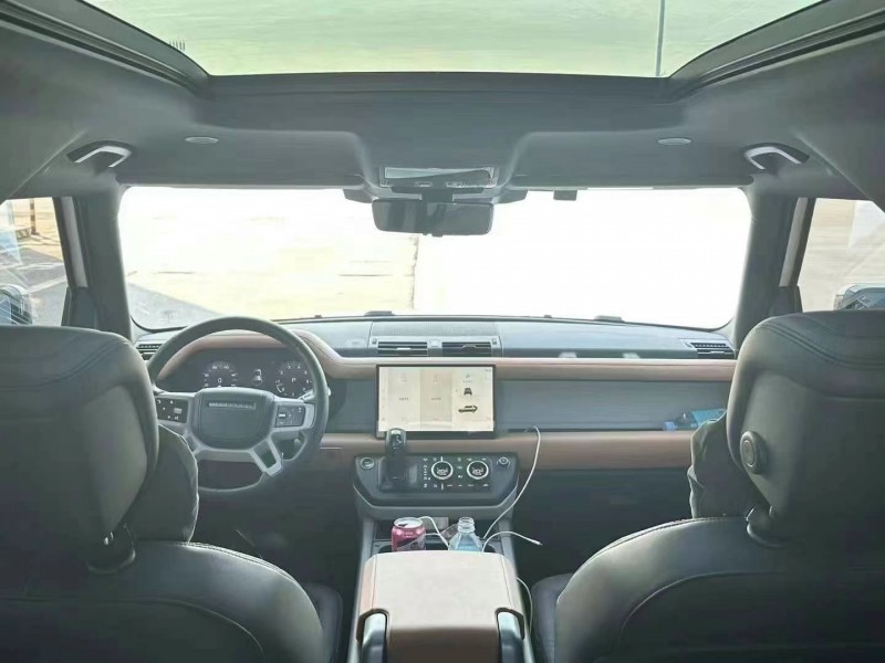 保定23年路虎卫士7