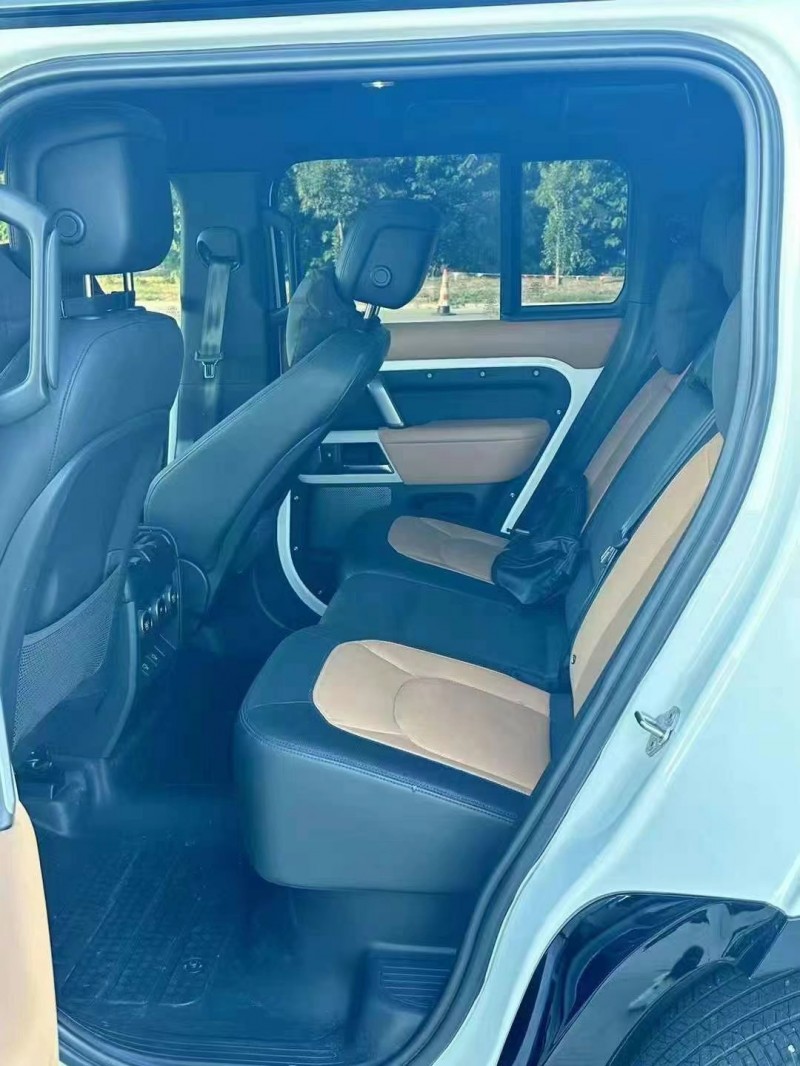 保定23年路虎卫士8