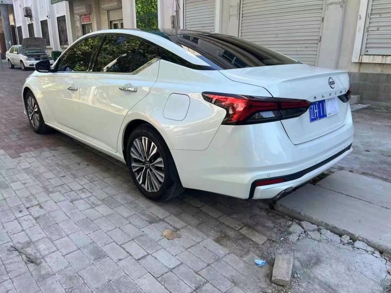 保定23年日产天籁8