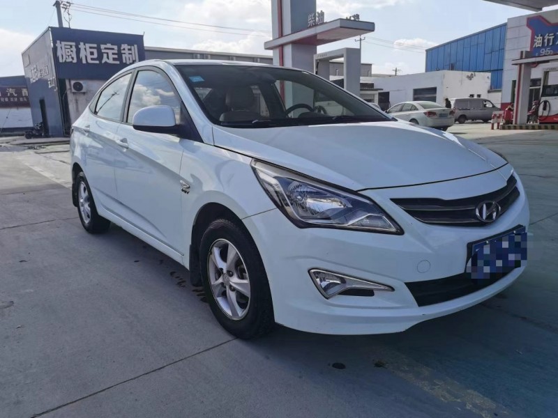 保定18年现代瑞纳2