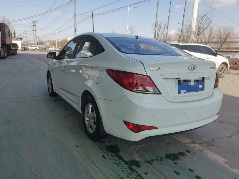 保定18年现代瑞纳4