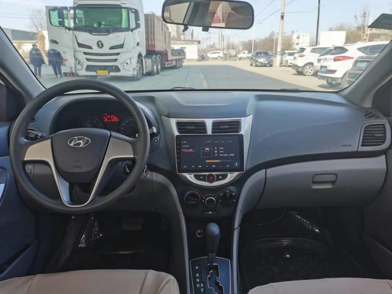 保定18年现代瑞纳8