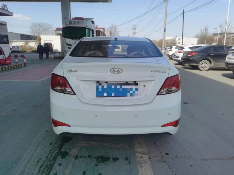 保定18年现代瑞纳9